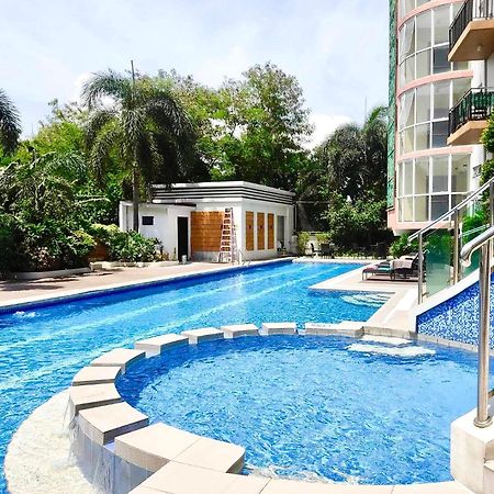 Lancris Residences 2 Bedroom Entire Apartment Near Airport With Pool Paranaque City Bagian luar foto