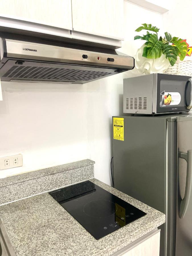 Lancris Residences 2 Bedroom Entire Apartment Near Airport With Pool Paranaque City Bagian luar foto