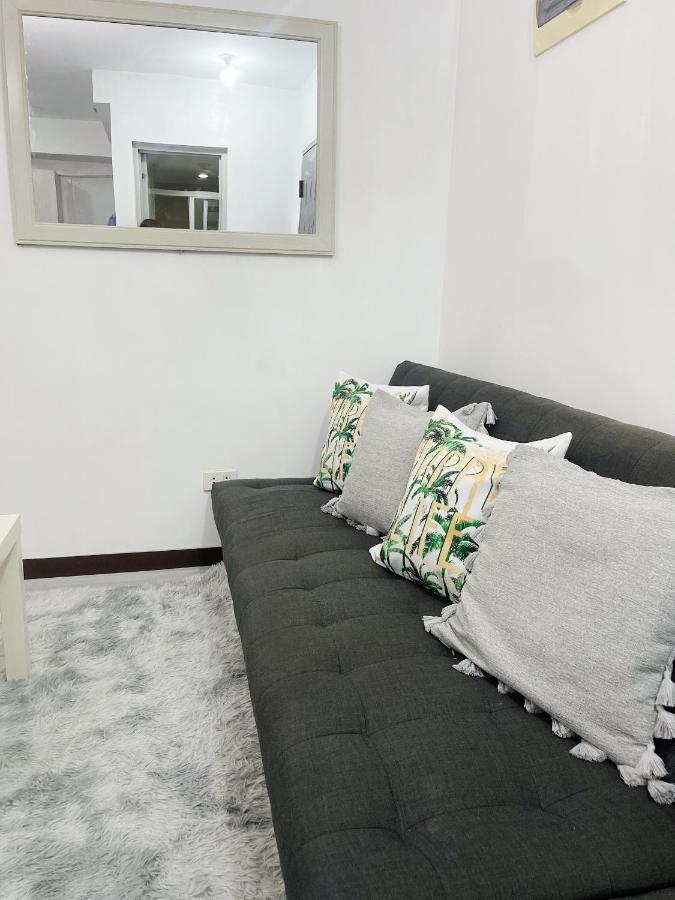 Lancris Residences 2 Bedroom Entire Apartment Near Airport With Pool Paranaque City Bagian luar foto