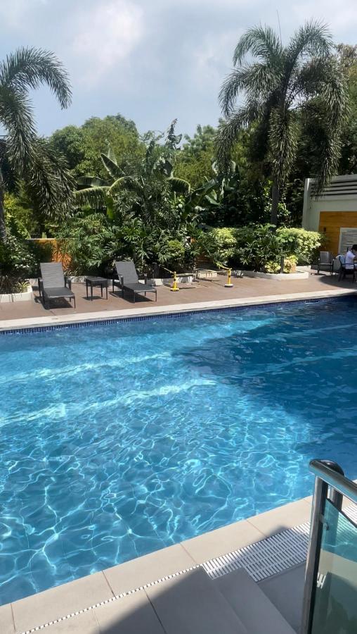 Lancris Residences 2 Bedroom Entire Apartment Near Airport With Pool Paranaque City Bagian luar foto
